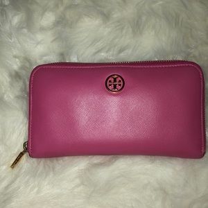 Tory Burch Large ZIP Wallet **SOLD**